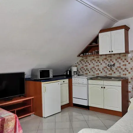 Magyar Apartmanhaz Iv.