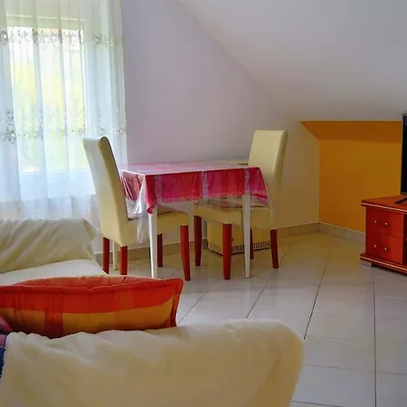 Magyar Apartmanhaz Iv. アパート ザラカロシュ