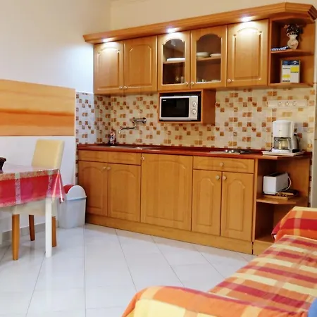 Magyar Apartmanhaz Iv. *