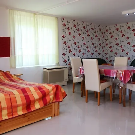 Magyar Apartmanhaz Iv.