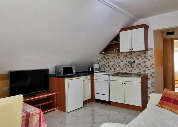 Magyar Apartmanhaz Iv.